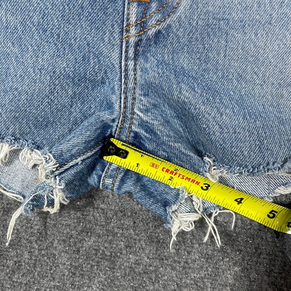 Levis 501 Light Wash Denim Cut Off Frayed Hem Shorts Womens Size 27 0925 - Picture 6 of 11